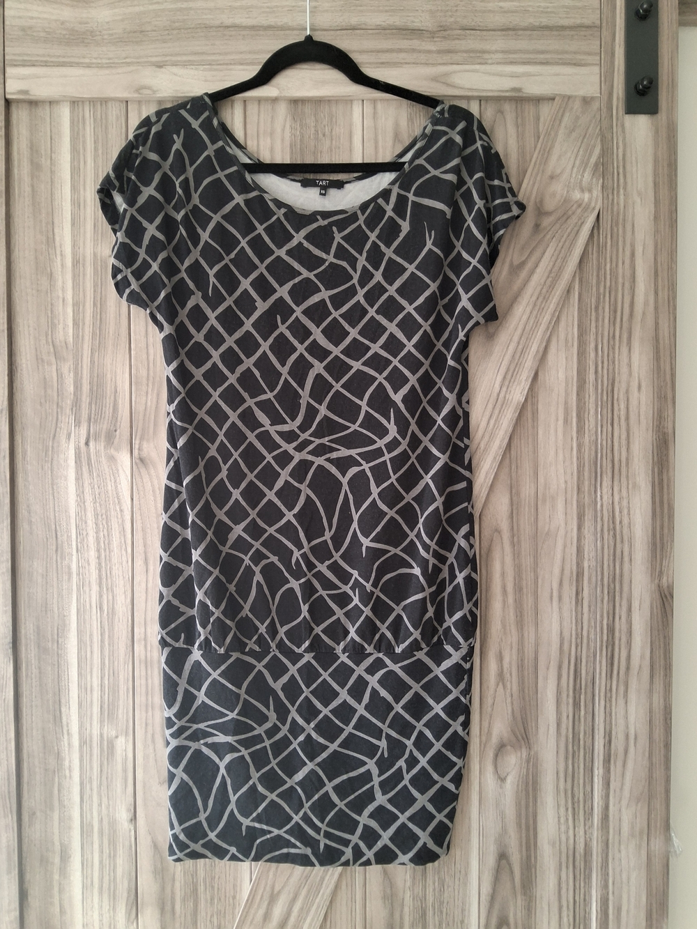 Tart Black Tunic with Light Gray Abstract Lattice